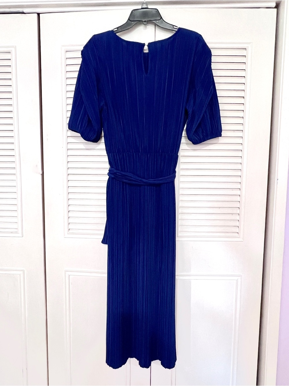 VINCE CAMUTO Classic Pleated Midi Dress in Royal Blue - Picture 2 of 4